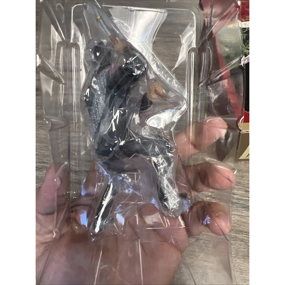 Star Trek Deep Space Nine - Worf - 1999 Hallmark Keepsake Christmas Ornament - Picture 8 of 8